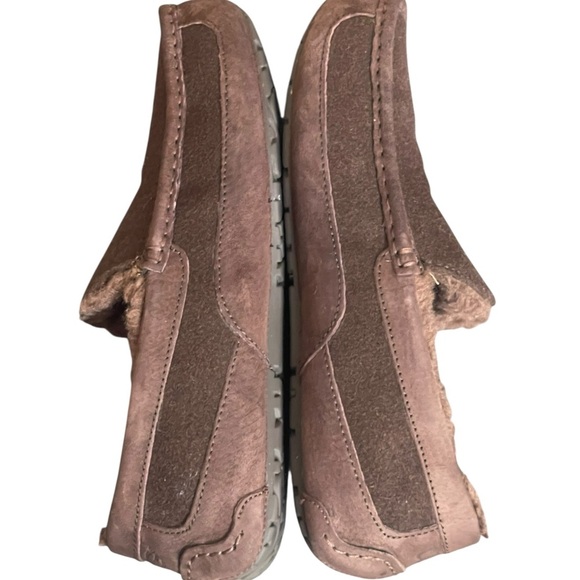 Mens UGG® Ascot Matte Leather
Slipper - Brown size 12 - Picture 3 of 15